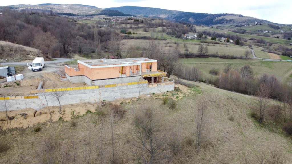Oporný múr – Blato