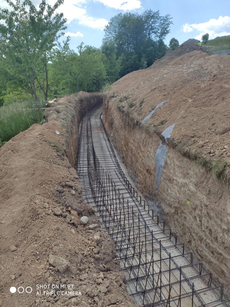 Oporný múr – Blato