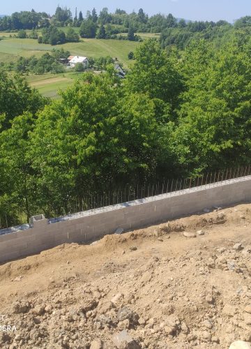 Oporný múr – Blato