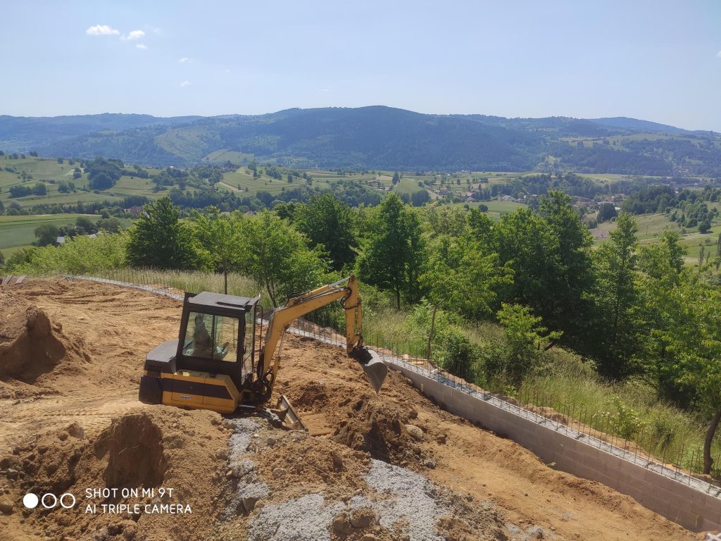 Oporný múr – Blato